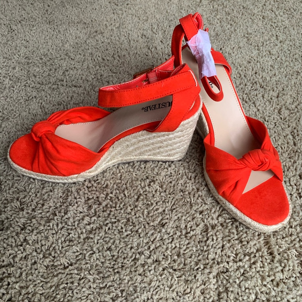 Red wedges size 9